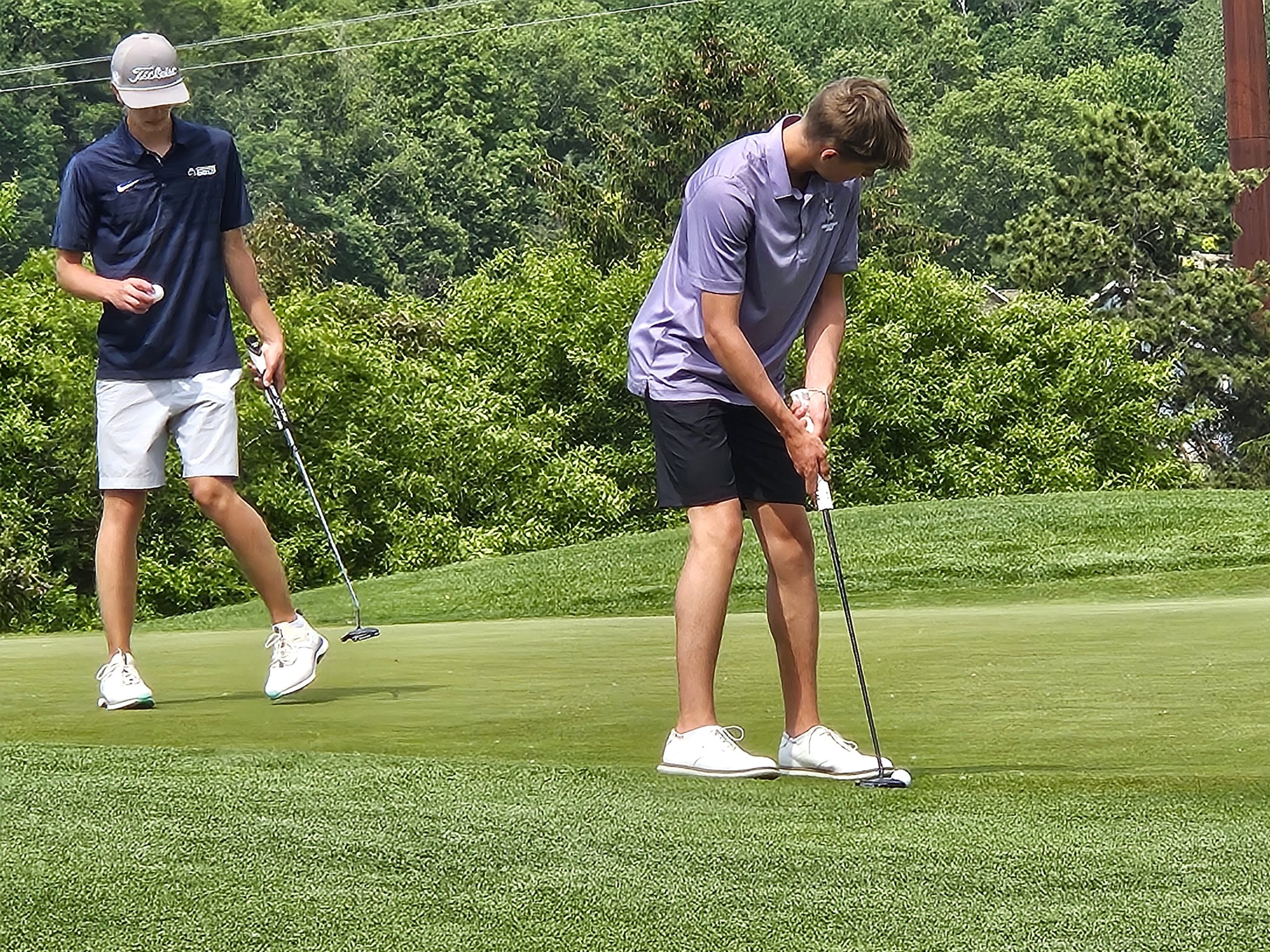 Onalaska's Rylan Tomashek putts during the WIAA Division 1 sectional at Drugan's Castle Mound last season. -- TODD SOMMERFELDT PHOTO