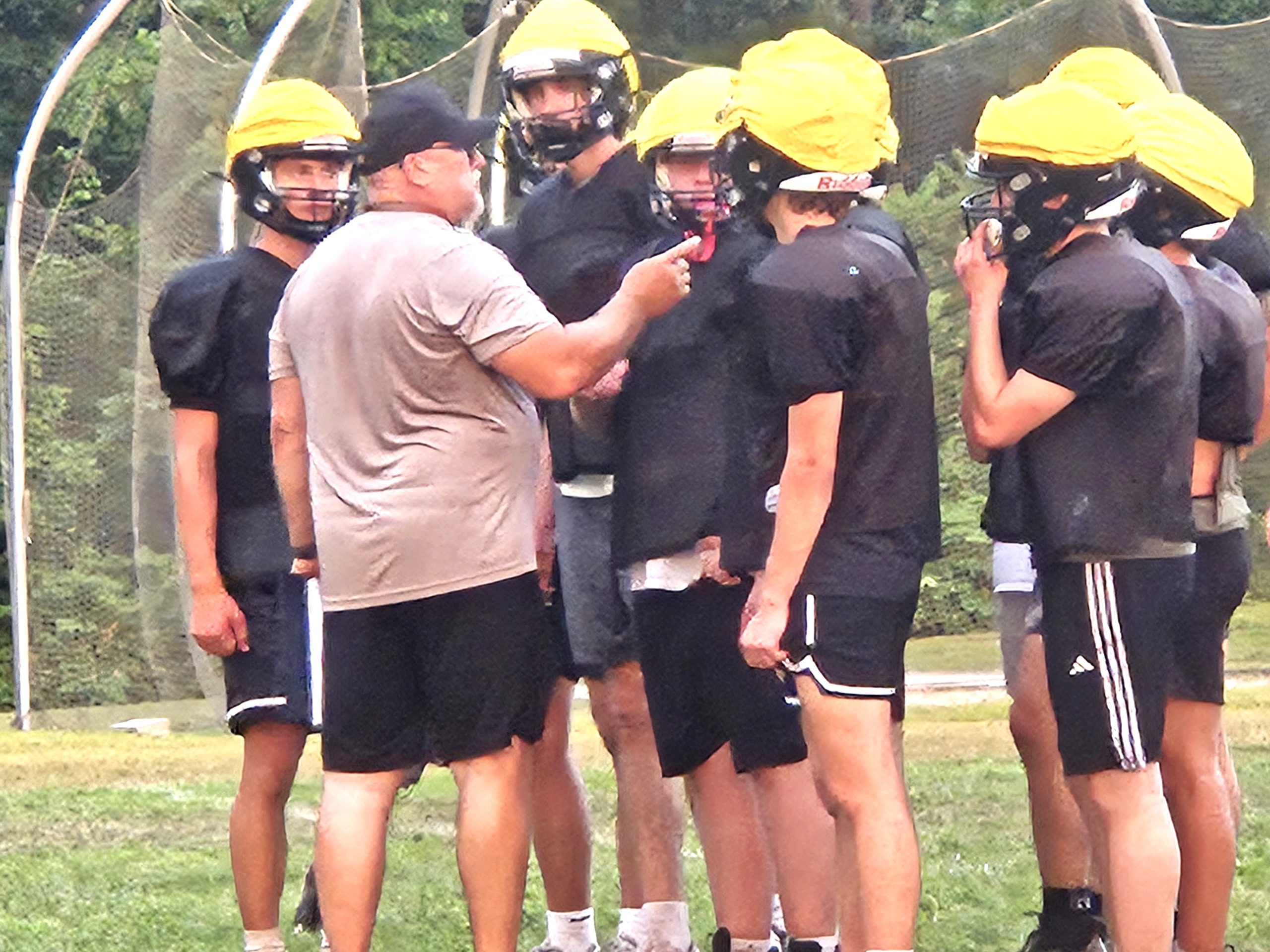 Onalaska Luther football coach Jeff Komay talks to his players before a practice snap. -- TODD SOMMERFELDT PHOTO