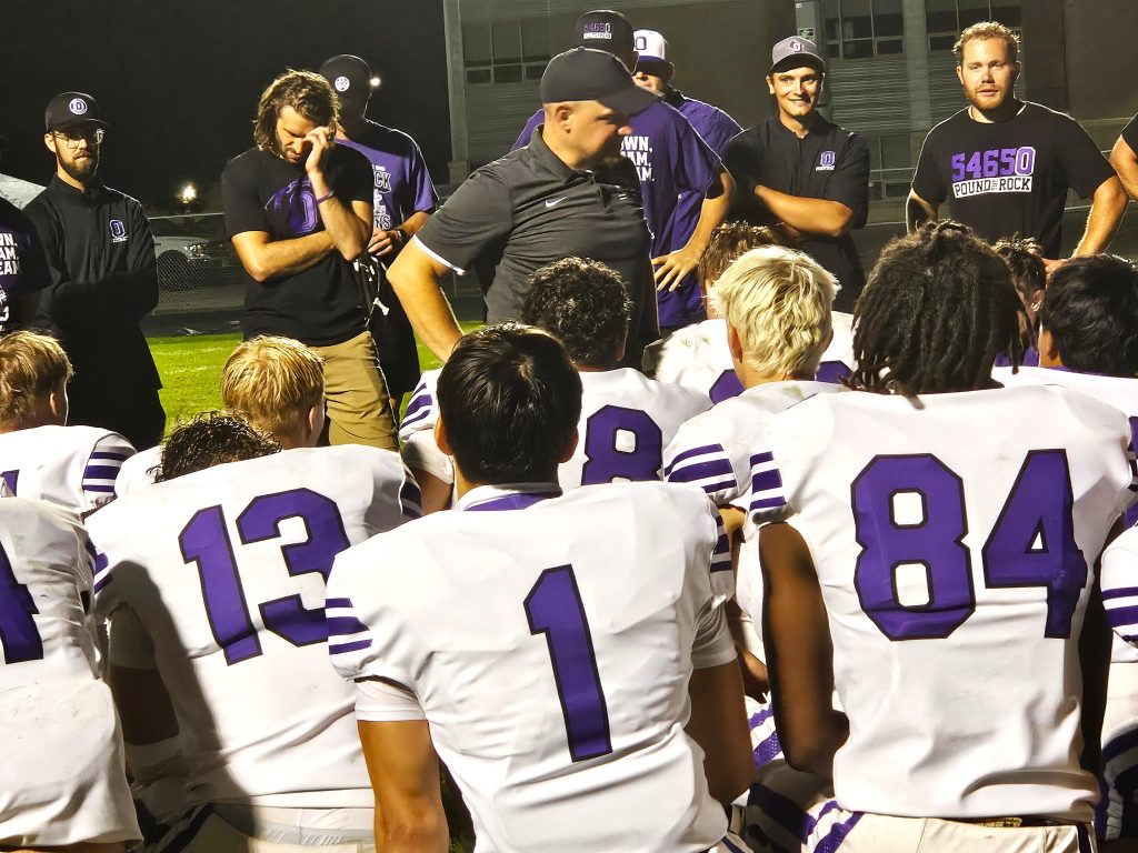 Onalaska football coach Tom Yashinsky talks to his team after beinting West Salem 35-26. -- TODD SOMMERFELDT PHOTO