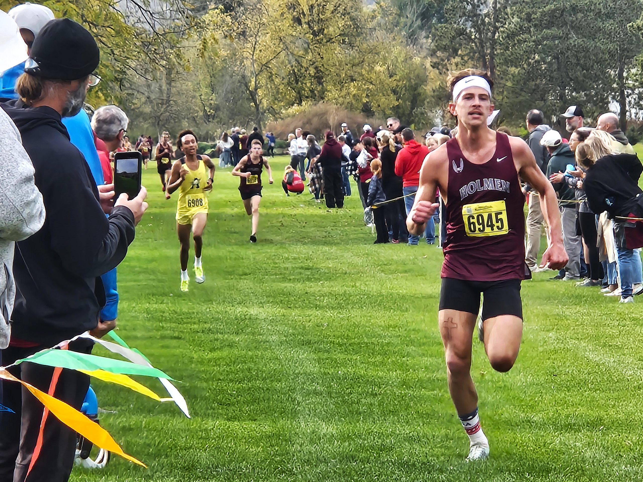 Holmen senior Josiah Kulmaczewski zeroes in on the finish line during the MVC cross country meet at Maple Grove Venues. -- TODD SOMMERFELDT PHOTO
