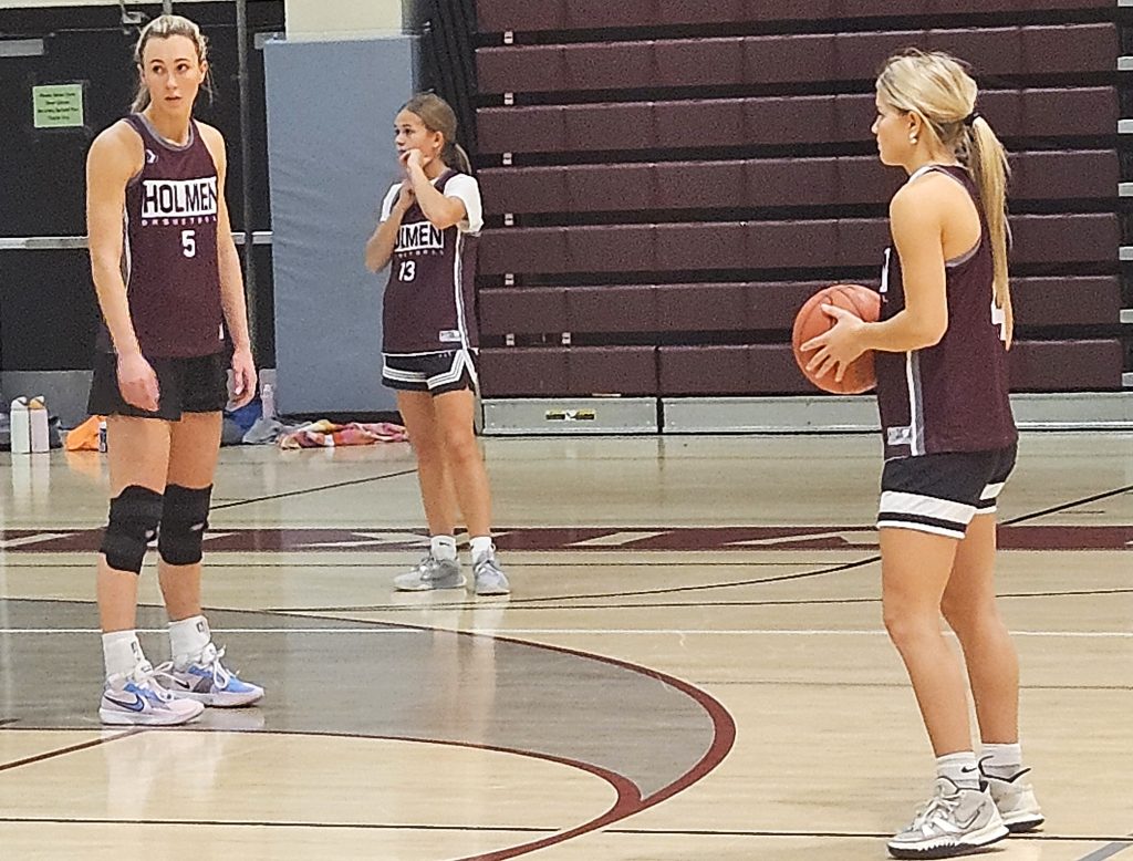 Holmen seniors Macy Kline (right) and Charley Casey (left) will play big roles for the Vikings on the basketball court this winter. -- TODD SOMMERFELDT PHOTO