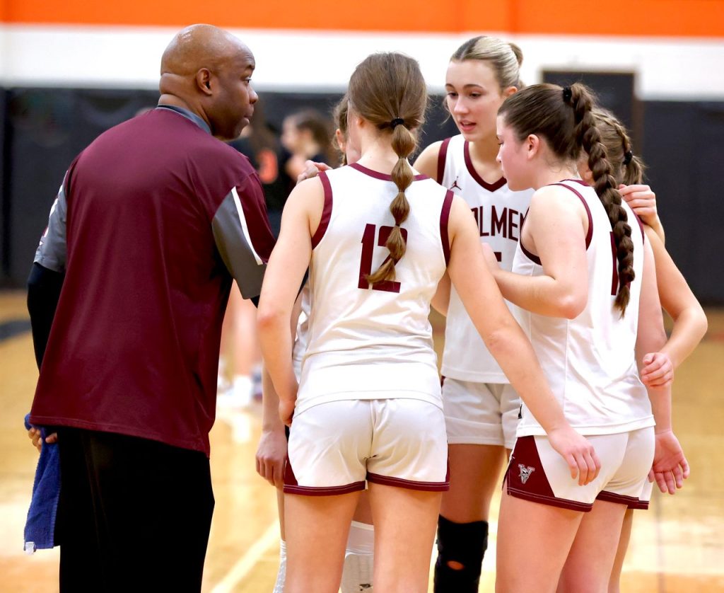 Holmen girls basketball vs. Winona. -- CRAIG JOHNSON PHOTO