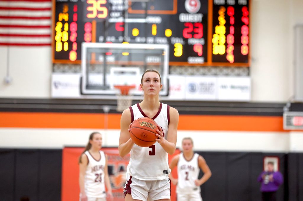 Holmen girls basketball vs. Winona. -- CRAIG JOHNSON PHOTO