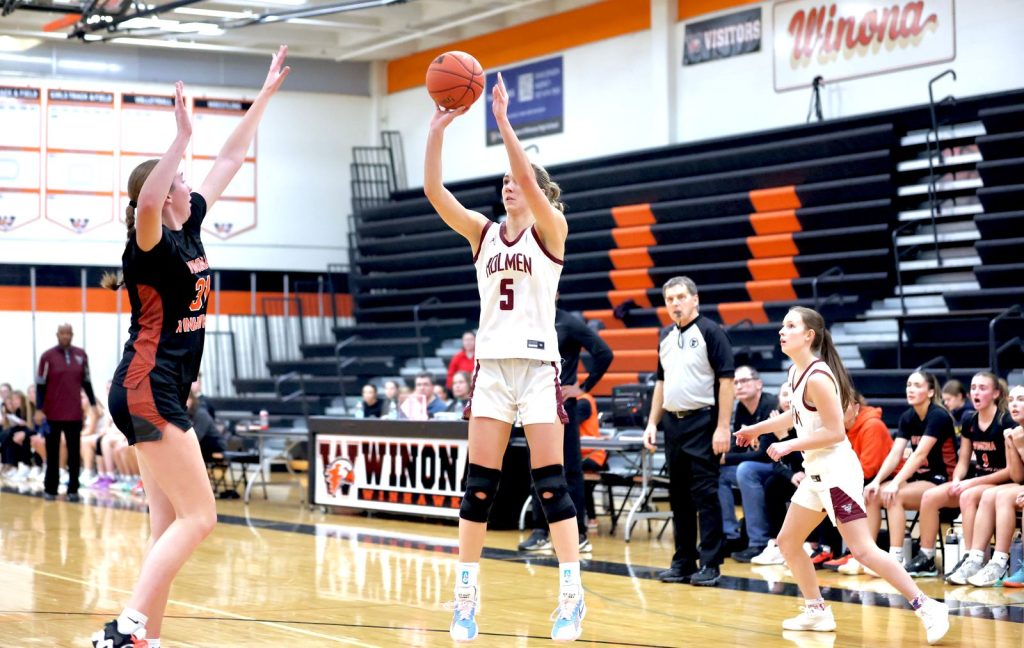 Holmen girls basketball vs. Winona. -- CRAIG JOHNSON PHOTO