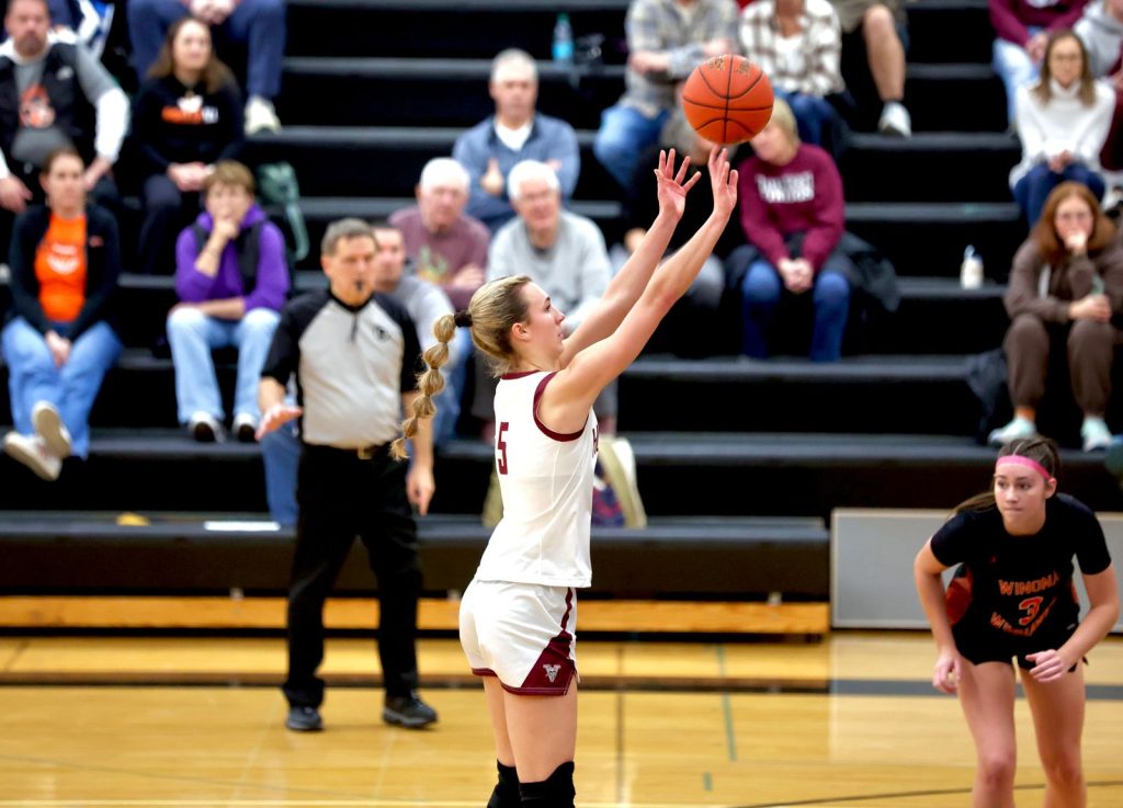 Holmen girls basketball vs. Winona. -- CRAIG JOHNSON PHOTO