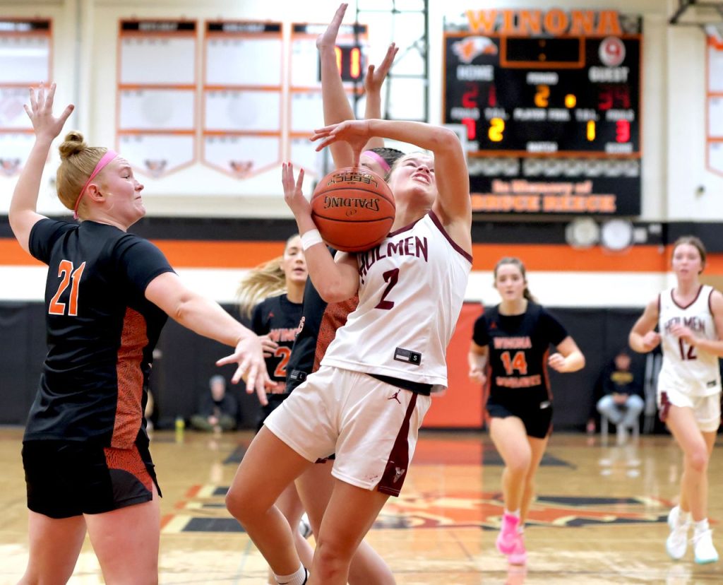 Holmen girls basketball vs. Winona. -- CRAIG JOHNSON PHOTO