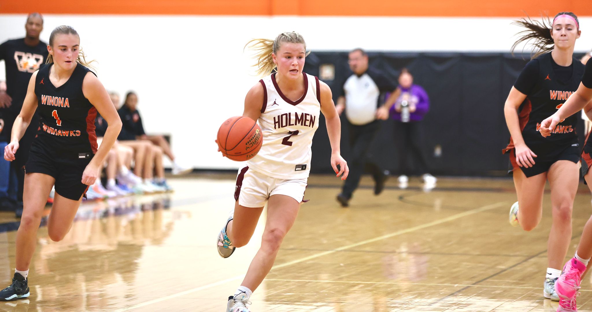 Holmen girls basketball vs. Winona. -- CRAIG JOHNSON PHOTO
