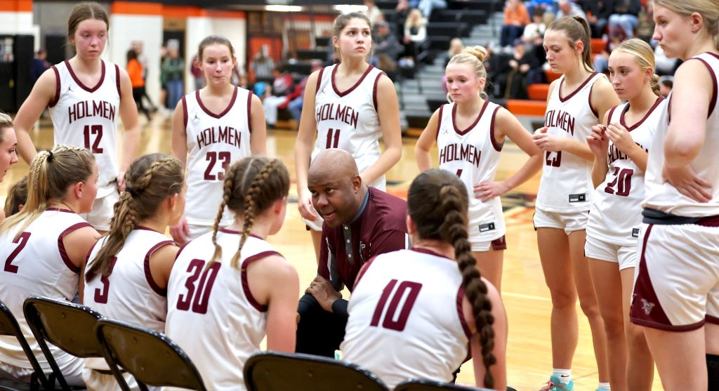 Holmen girls basketball vs. Winona. -- CRAIG JOHNSON PHOTO