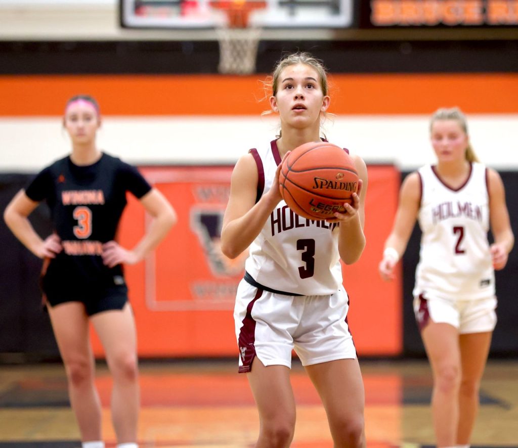Holmen girls basketball vs. Winona. -- CRAIG JOHNSON PHOTO