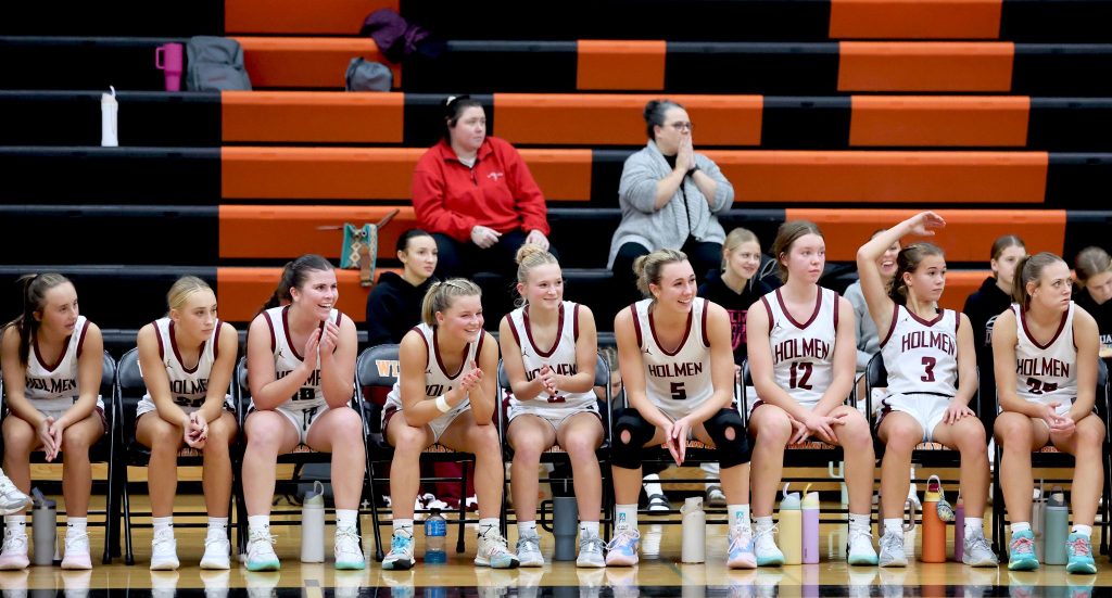Holmen girls basketball vs. Winona. -- CRAIG JOHNSON PHOTO