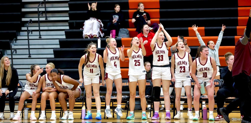Holmen girls basketball vs. Winona. -- CRAIG JOHNSON PHOTO