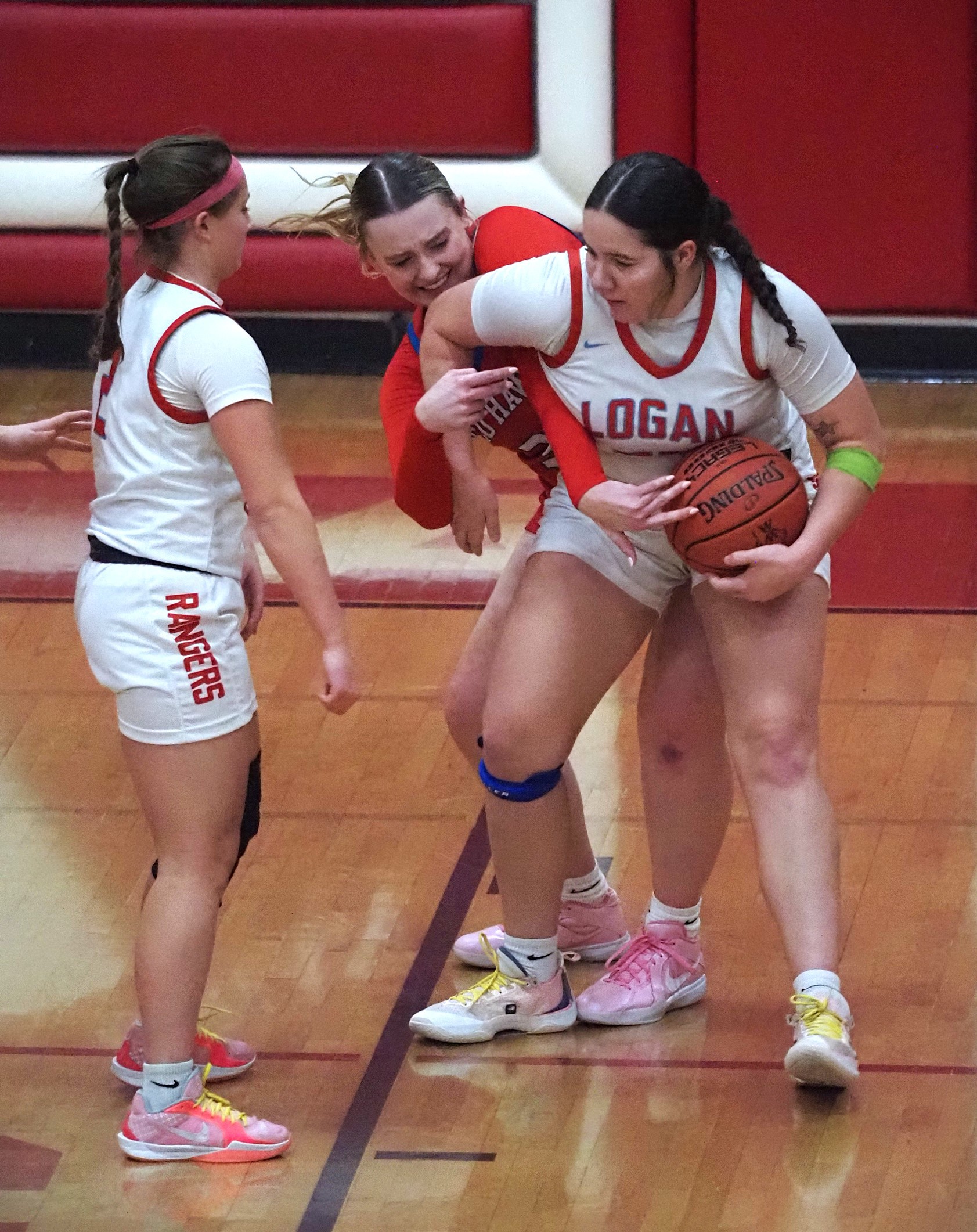 Logan vs. G-E-T girls basketball. -- TARA WALTERS PHOTO