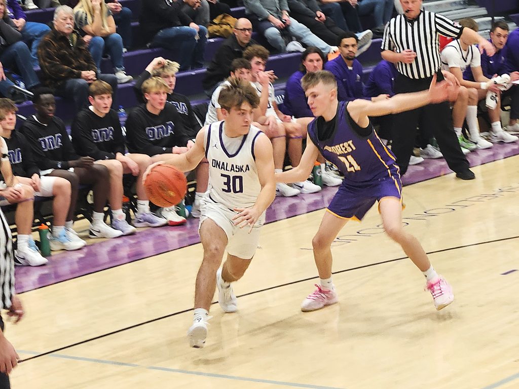Onalaska's Bradyn DeLong drives toward the basket during Tuesday's 72-42 win over visiting DeForest. -- TODD SOMMERFELDT PHOTO