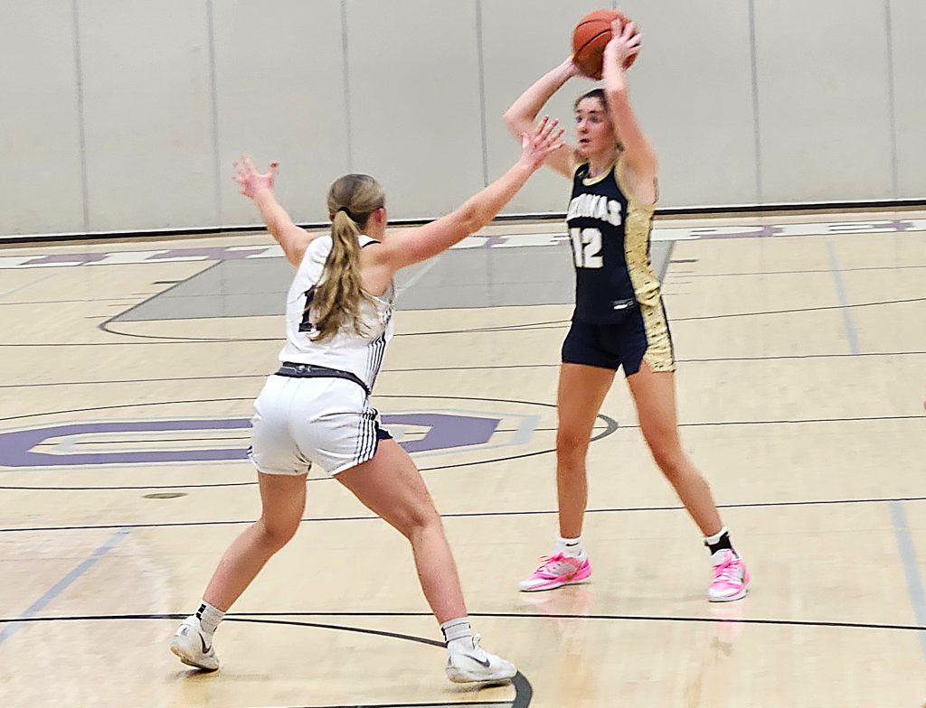 Aquinas senior Alaina Elias scored 14 points in Thursday's 66-51 win at Onalaska on Thursday. -- TODD SOMMERFELDT PHOTO