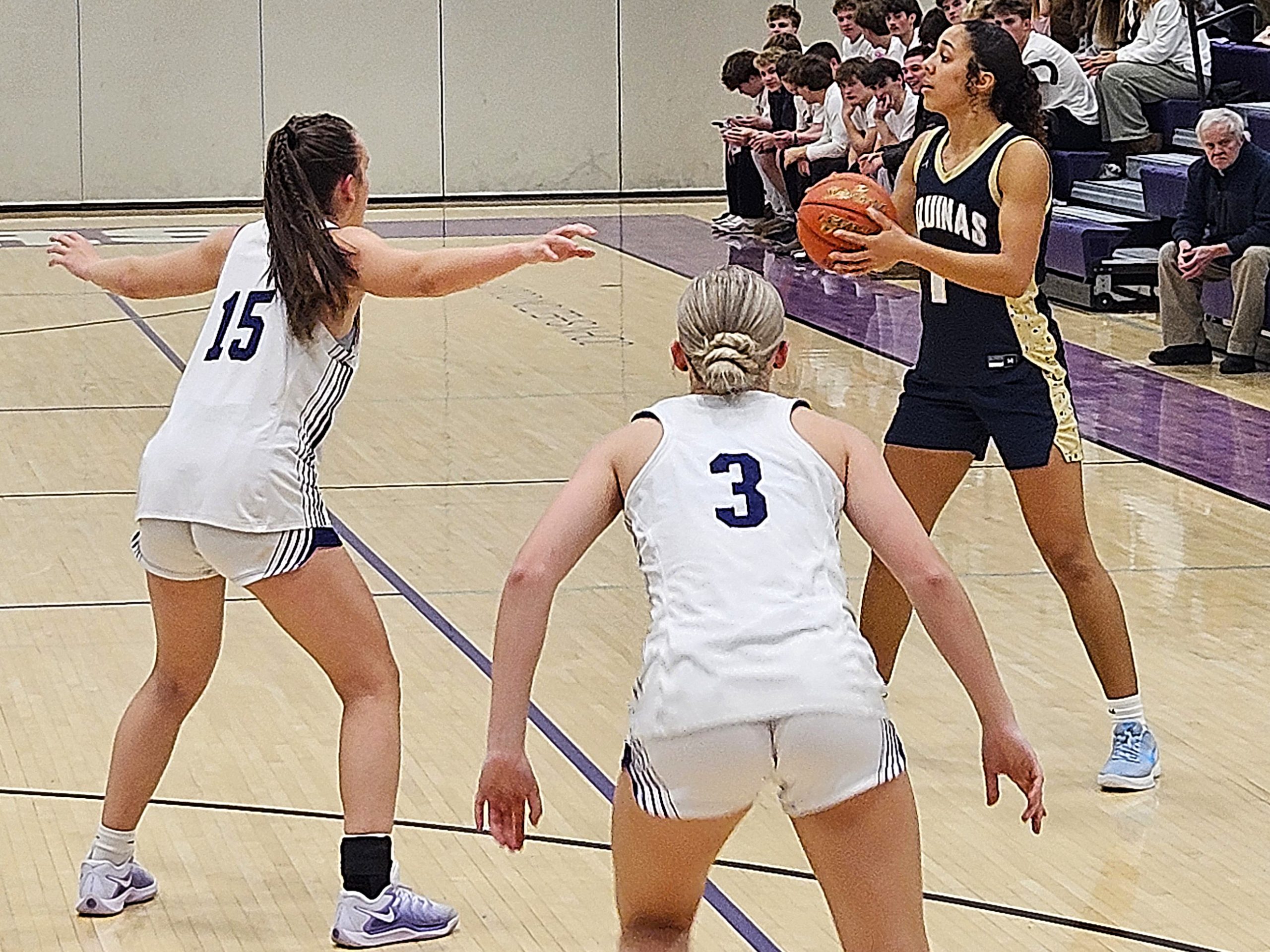 Aquinas senior Sammy Davis scored 31 points in Thursday's 66-51 win at Onalaska. -- TODD SOMMERFELDT PHOTO