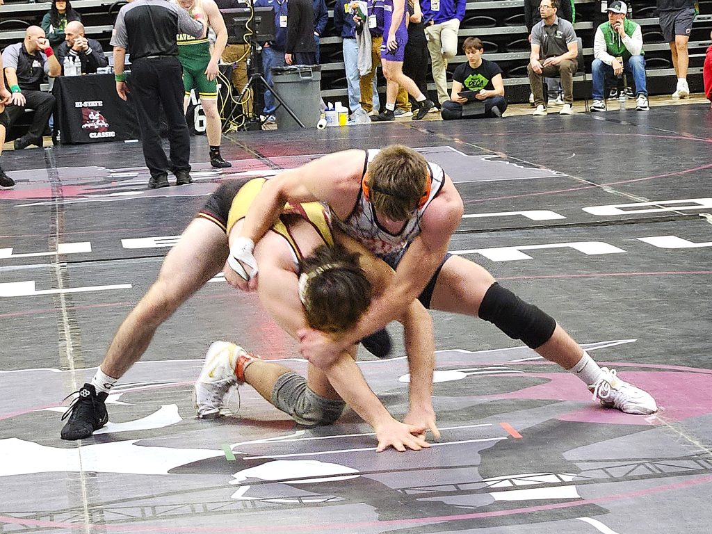 West Salem/Bangor's Caden Anderson tries to control G-E-T/Melrose-Mindoro's Aaron Dunigan during a 190-pound quarterfinal at the Bi-State Classic. -- TODD SOMMERFELDT PHOTO