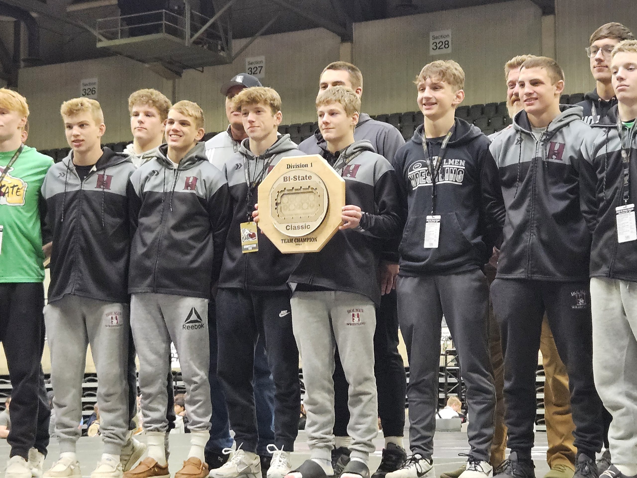 Holmen won the Division 1 team championship at the Bi-State Classic. -- TODD SOMMERFELDT PHOTO