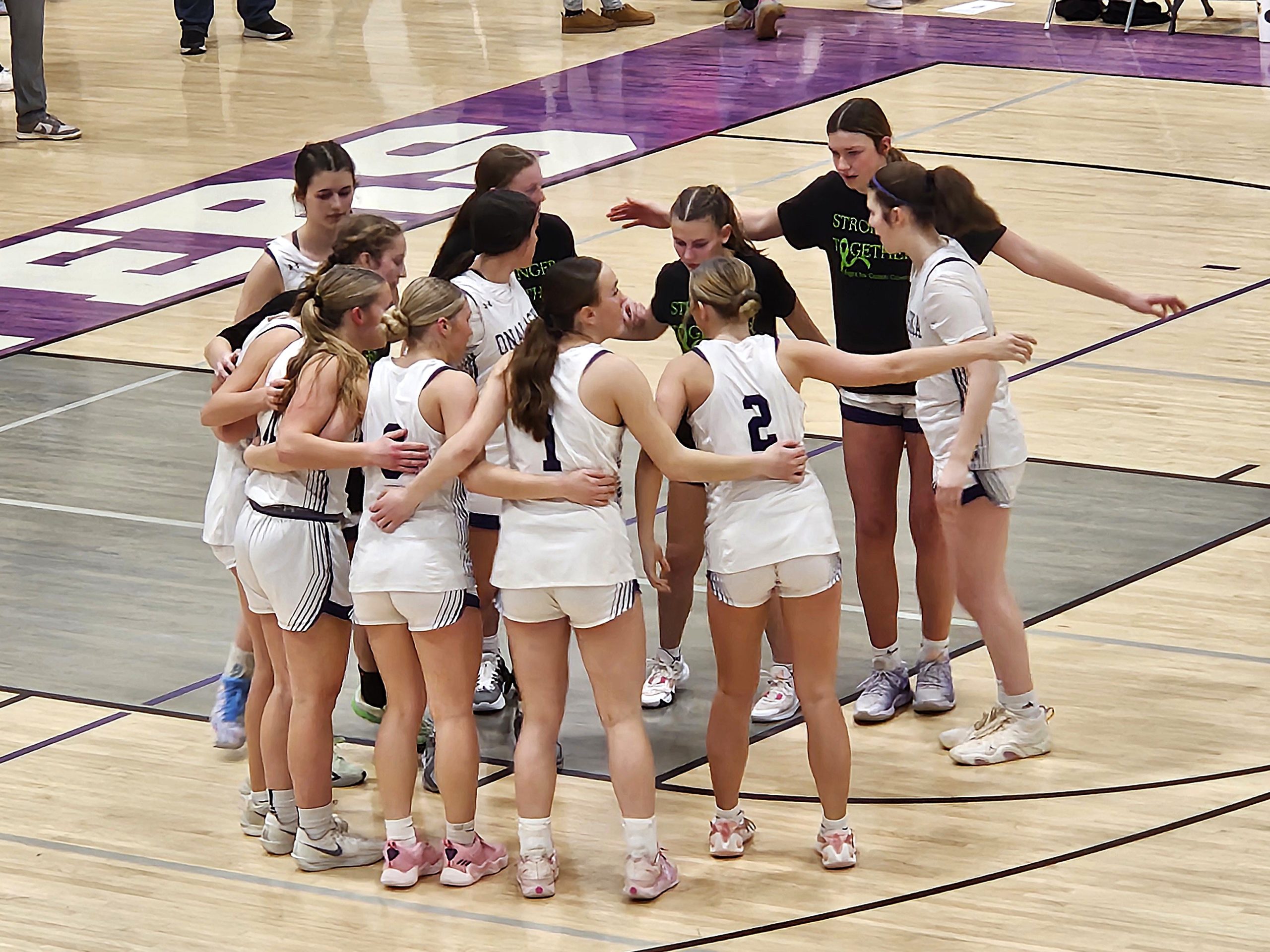 The Onalaska girls basketball team huddles before tipping off its game against Holmen on Friday. -- TODD SOMMERFELDT PHOTO