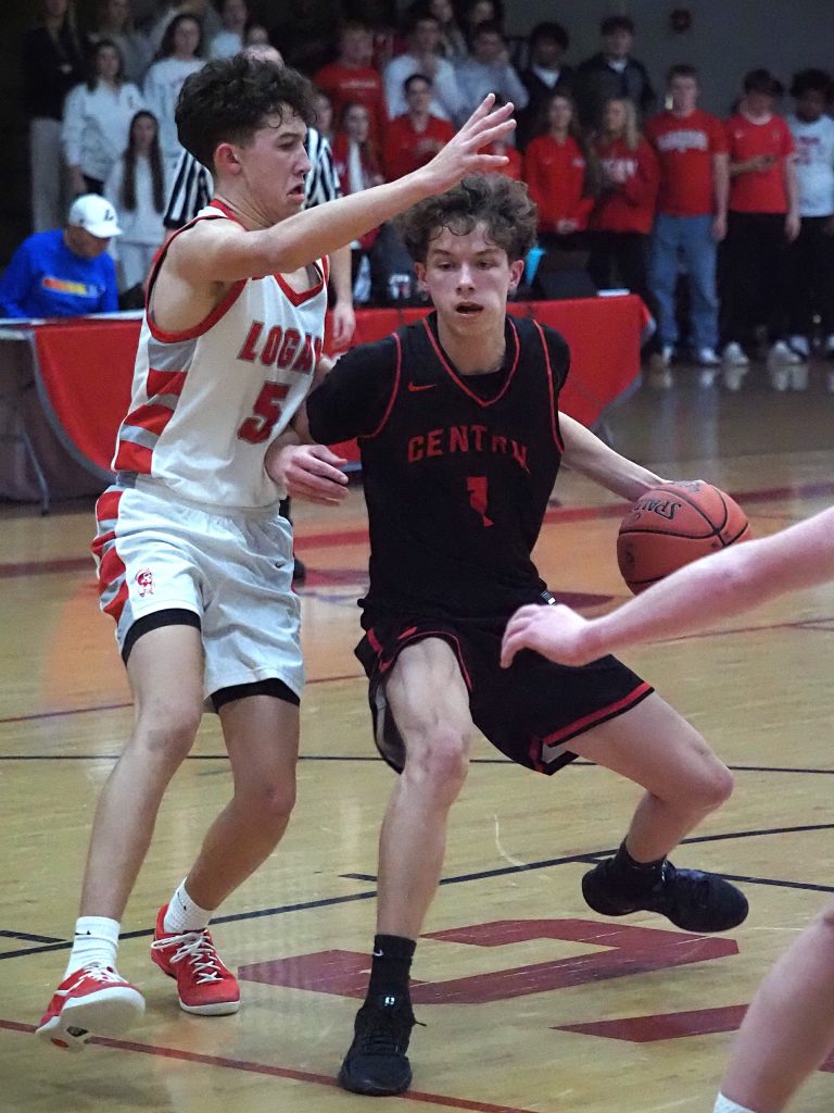 Central vs. Logan boys basketball. -- TARA WALTERS PHOTO