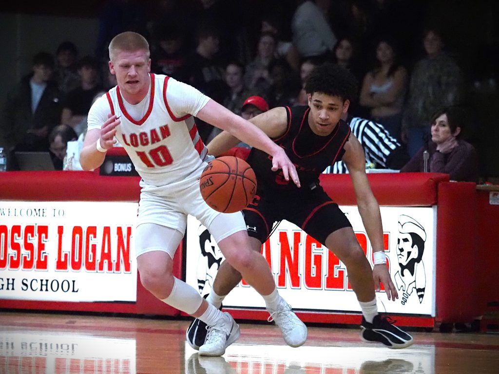 Central vs. Logan boys basketball. -- TARA WALTERS PHOTO