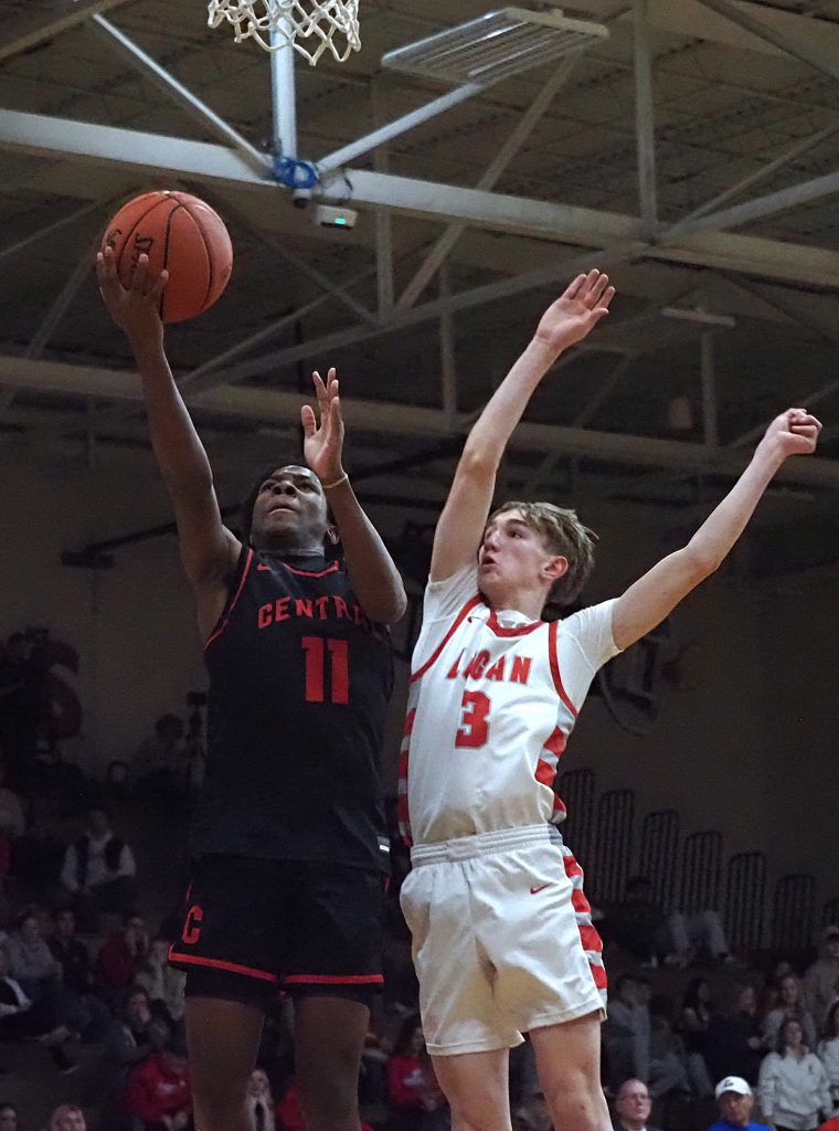 Central vs. Logan boys basketball. -- TARA WALTERS PHOTO