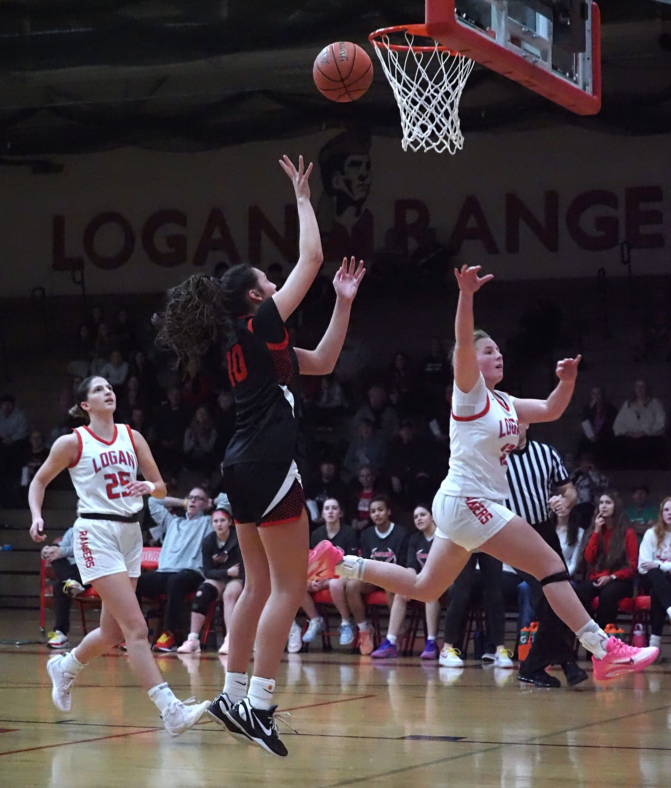 Central vs. Logan girls basketball. -- TARA WALTERS PHOTO