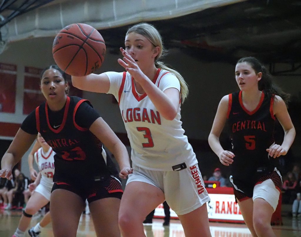 Central vs. Logan girls  basketball. -- TARA WALTERS PHOTO