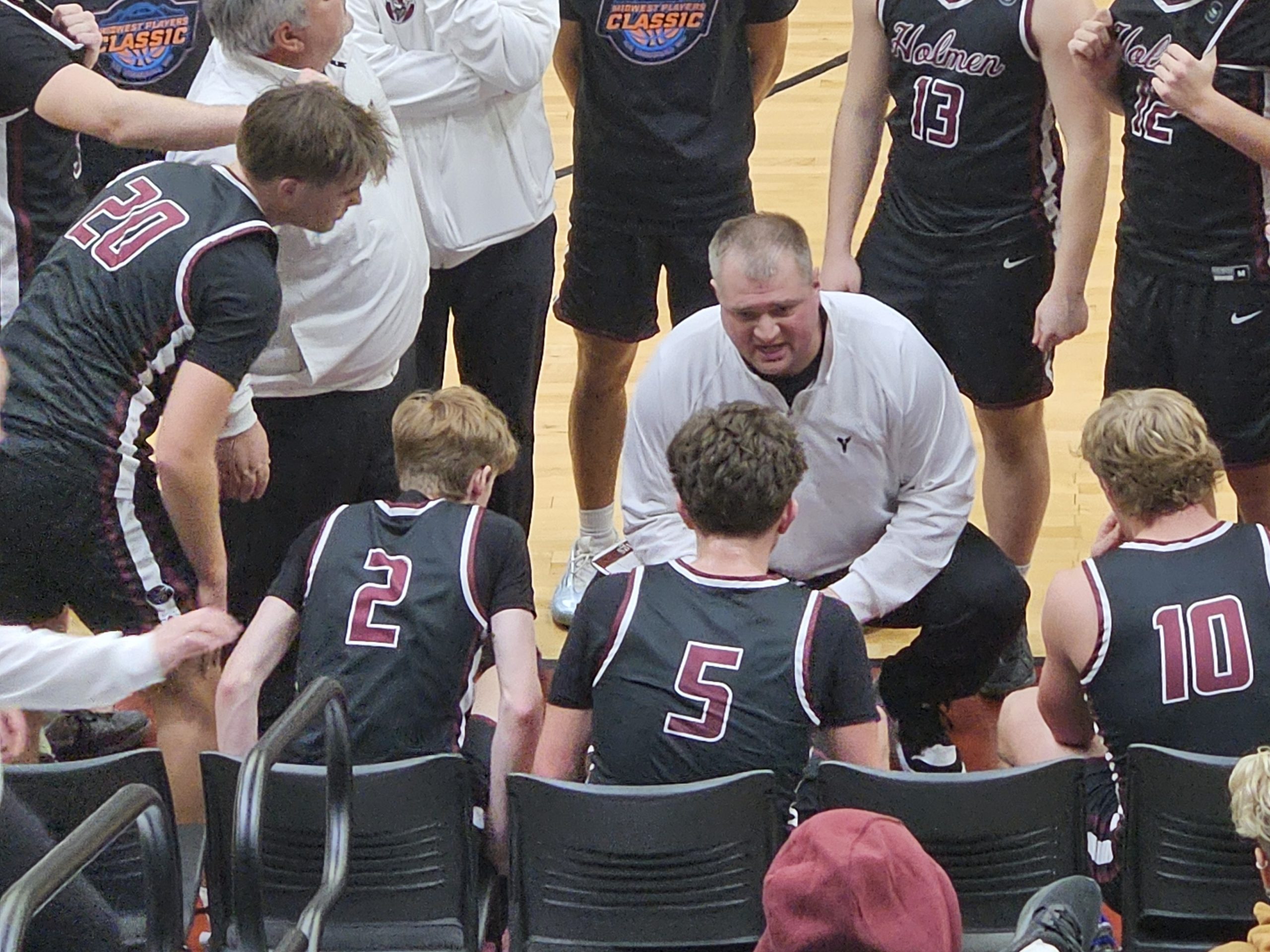Holmen boys basketball coach Ryan Meyer talks to his team during a timeout against Amery on Saturday. -- TODD SOMMERFELDT PHOTO