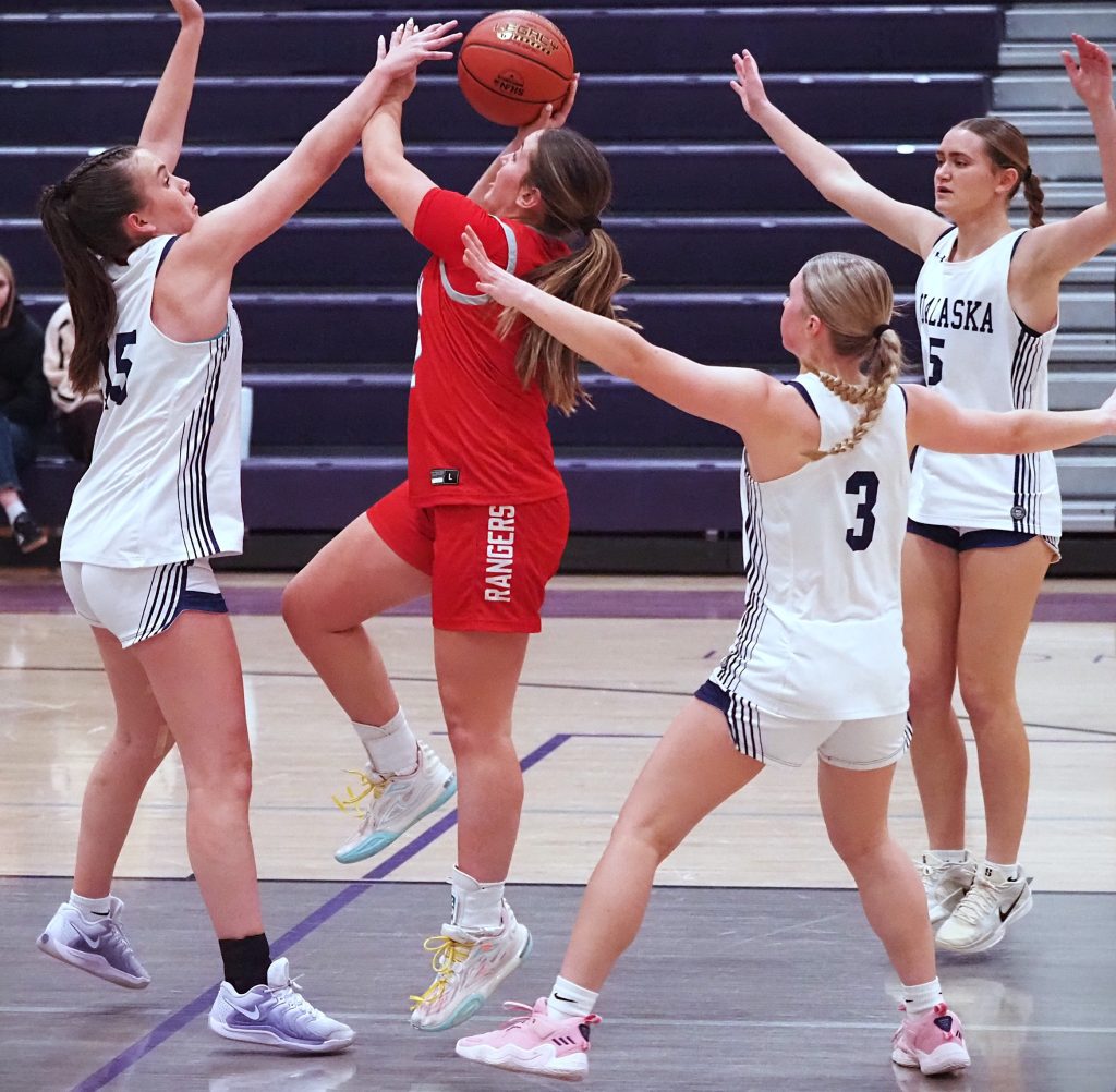 Logan vs. Onalaska girls basketball. -- TARA WALTERS PHOTO