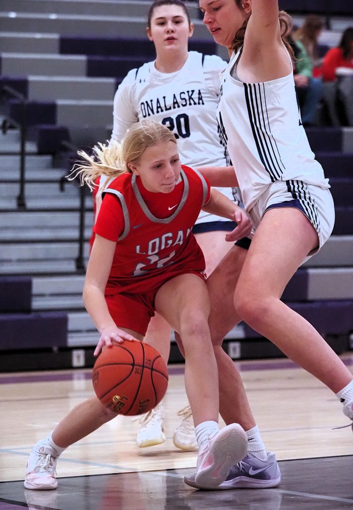 Logan vs. Onalaska girls basketball. -- TARA WALTERS PHOTO