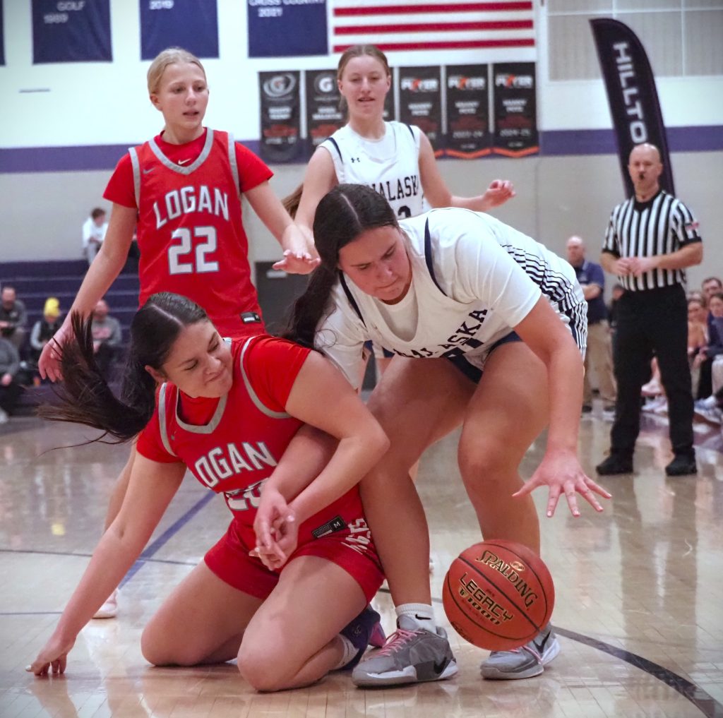 Logan vs. Onalaska girls basketball. -- TARA WALTERS PHOTO