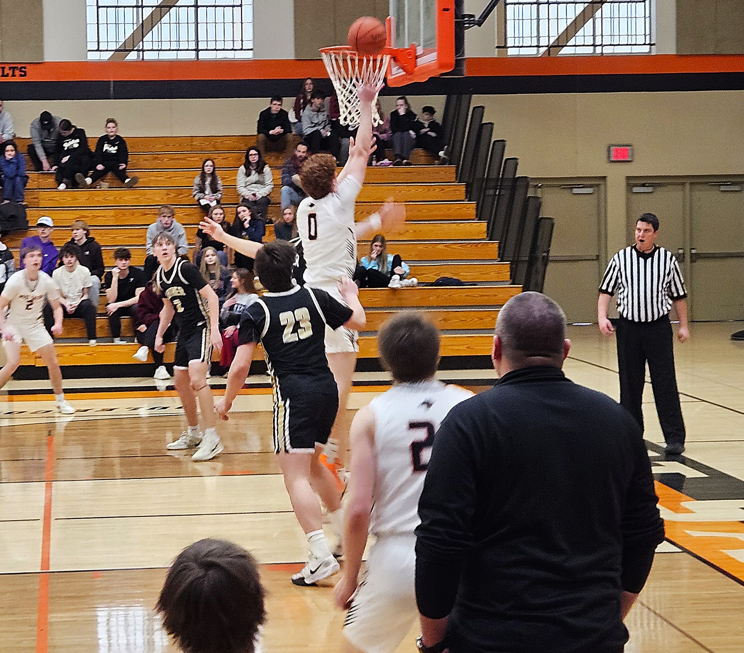 West Salem's Tyson Labus scores under the hoop during Saturday's game against Luther. -- TODD SOMMERFELDT PHOTO