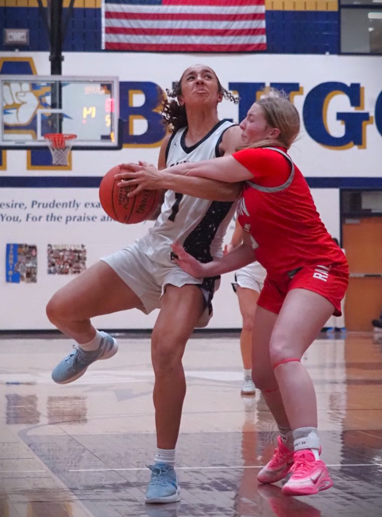 Logan vs. Aquinas girls basketball. -- TARA WALTERS PHOTO