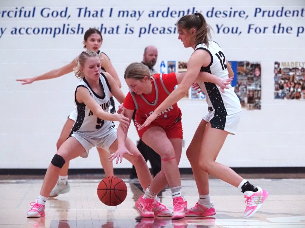 Logan vs. Aquinas girls basketball. -- TARA WALTERS PHOTO