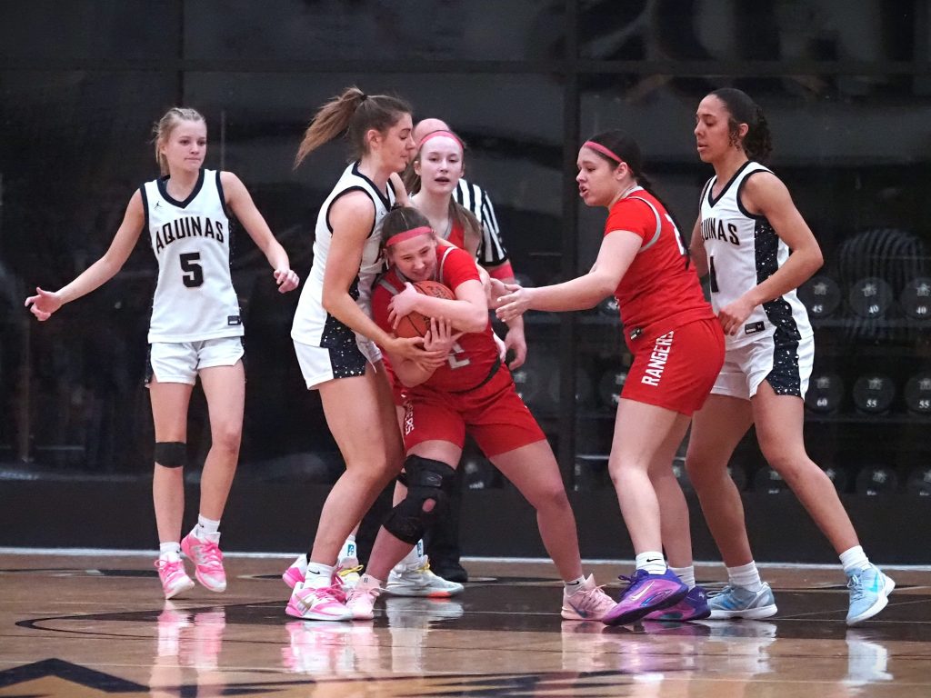 Logan vs. Aquinas girls basketball. -- TARA WALTERS PHOTO