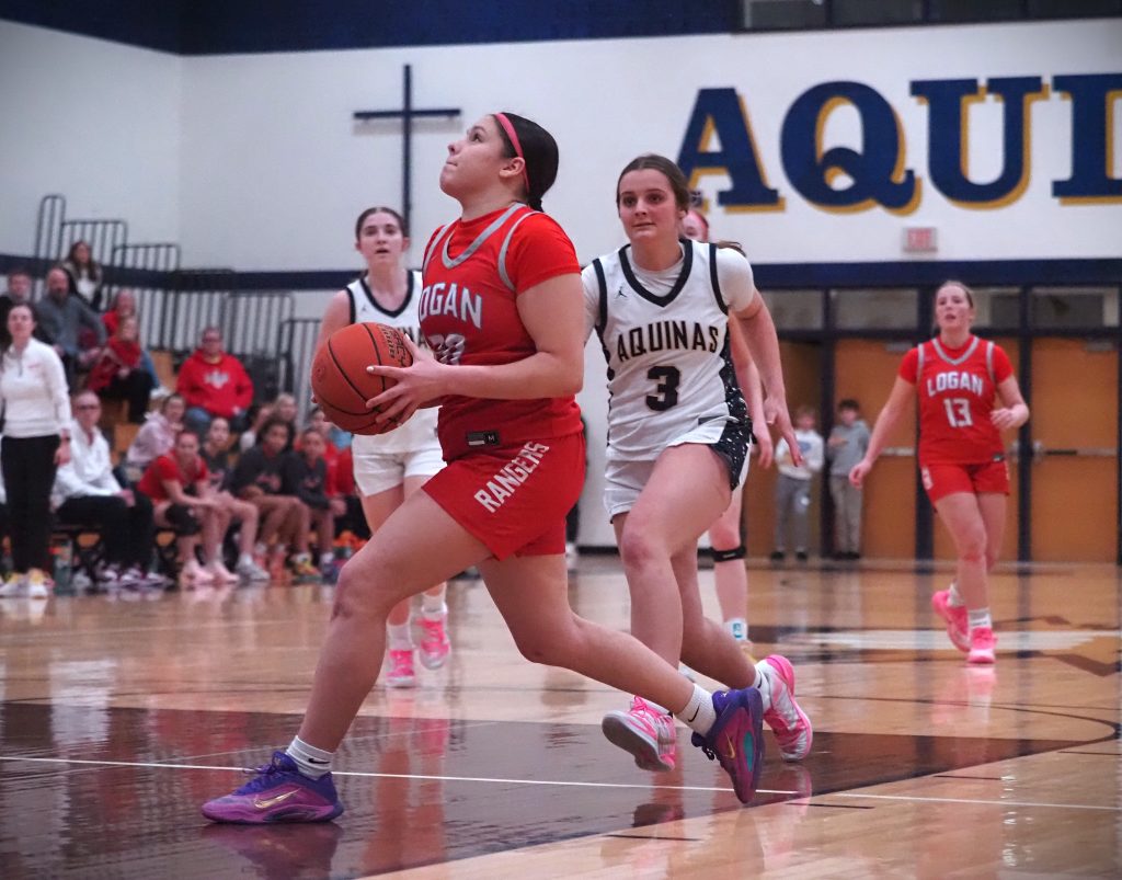 Logan vs. Aquinas girls basketball. -- TARA WALTERS PHOTO