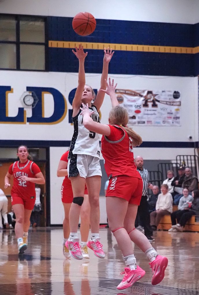 Logan vs. Aquinas girls basketball. -- TARA WALTERS PHOTO