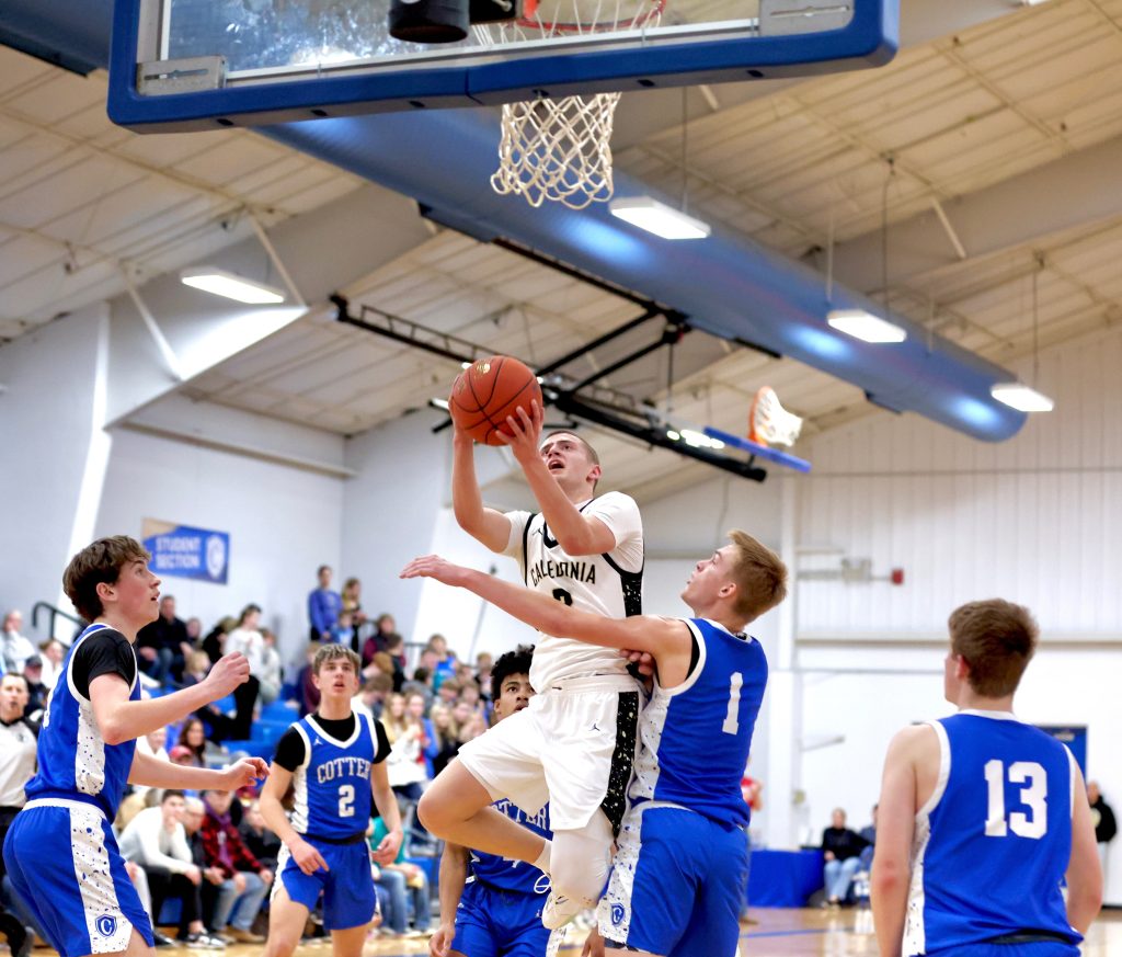 Caledonia vs. Winona Cotter boys basketball. CRAIG JOHNSON PHOTO