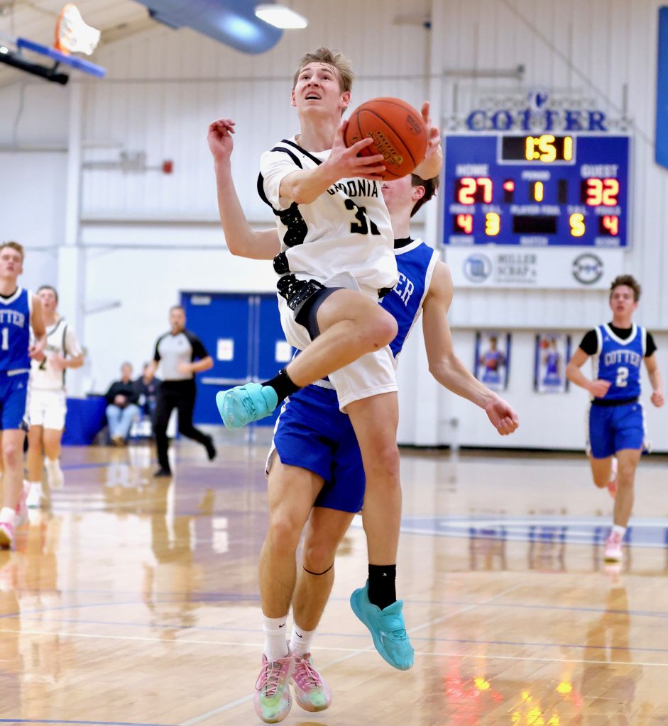 Caledonia vs. Winona Cotter boys basketball. CRAIG JOHNSON PHOTO