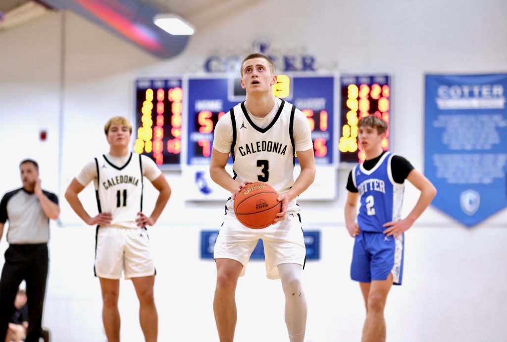 Caledonia vs. Winona Cotter boys basketball. CRAIG JOHNSON PHOTO