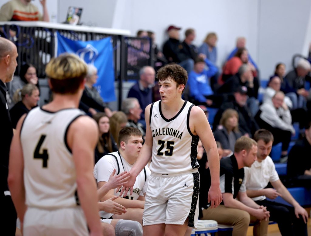 Caledonia vs. Winona Cotter boys basketball. CRAIG JOHNSON PHOTO