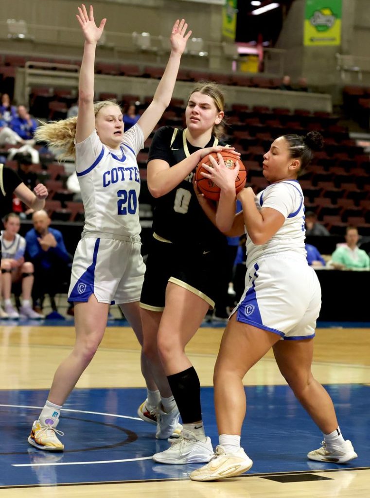 Caledonia vs. Winona Cotter girls basketball. -- CRAIG JOHNSON PHOTO