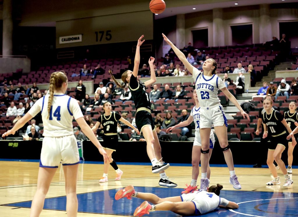 Caledonia vs. Winona Cotter girls basketball. -- CRAIG JOHNSON PHOTO