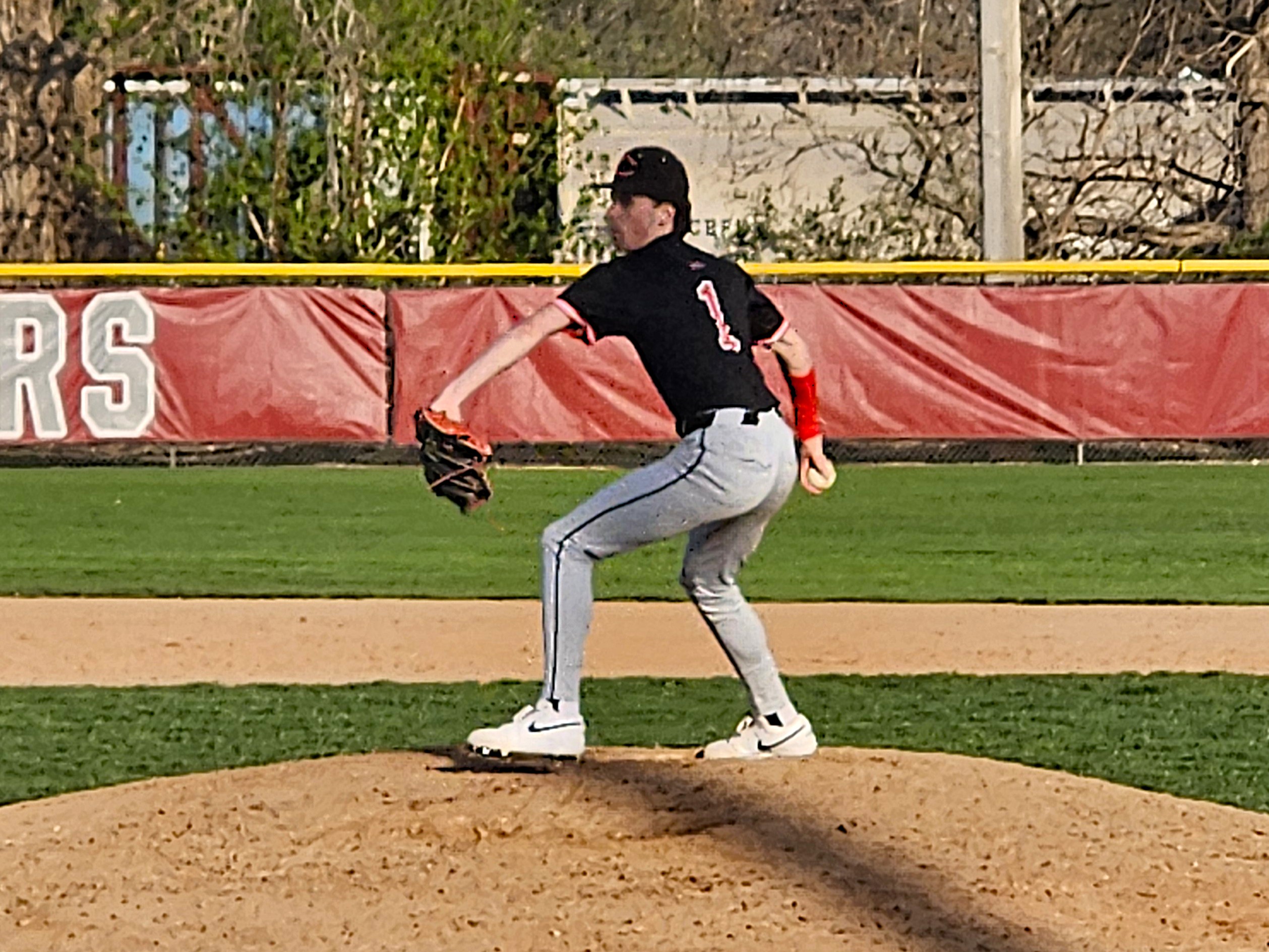 Central's Liam Branson throws a pitch during Monday's 7-5 victory over Logan. -- TODD SOMMERFELDT PHTOO