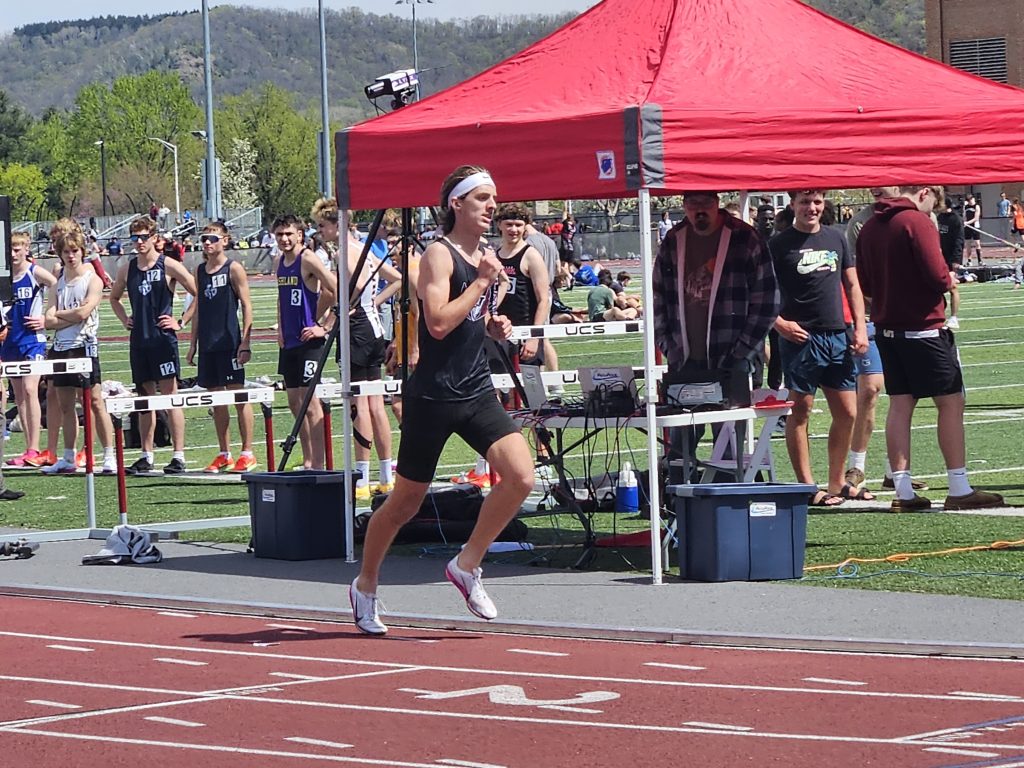 Knights of Columbus Relays. -- TODD SOMMERFELDT PHOTO