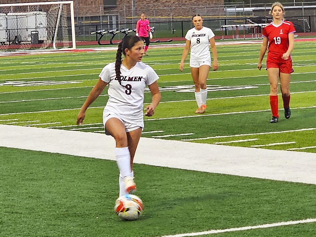 Holmen sophomore Ava Rivera looks for the next move during Monday's MVC soccer game against Logan/Luther. -- TODD SOMMERFELDT PHOTO