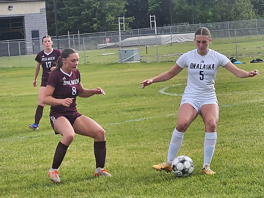 Holmen vs. Onalaska girls soccer. -- TODD SOMMERFELDT PHOTO
