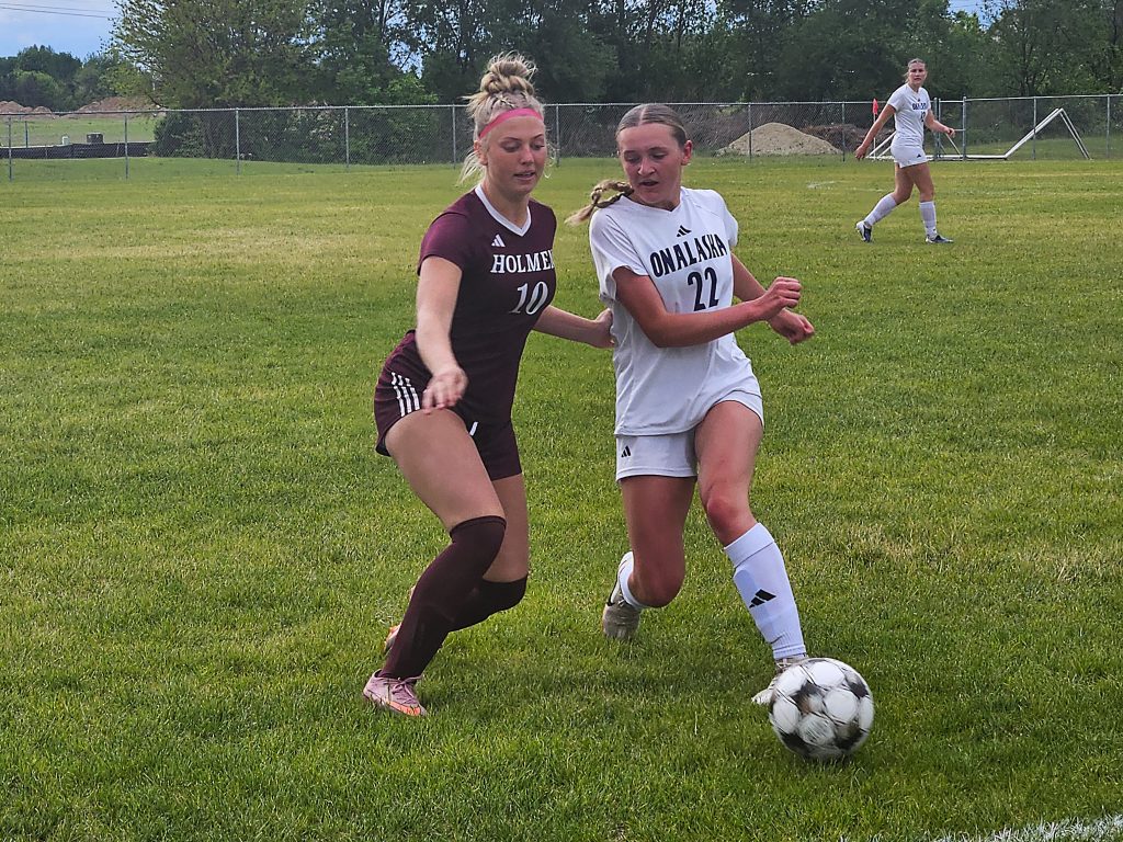 Holmen vs. Onalaska girls soccer. -- TODD SOMMERFELDT PHOTO